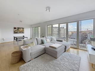 Doe een virtueel bezoek via www.living-stone.be en plan je afspraak.Gemeubeld appartement van ±100 m² met 2 slaapkamers en groot terras in hartje...
