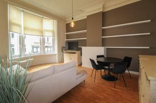 Op zoek naar een karaktervol, ruim en centraal gelegen appartement?Dit lichtrijke duplex appartement, gelegen in het centrum van Roeselare, biedt...