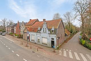 De woning bevindt zich op een uniek perceel van 888m², gelegen aan de groene long van Vichte, met een 4,5 hectare groot natuurgebied, inclusief...