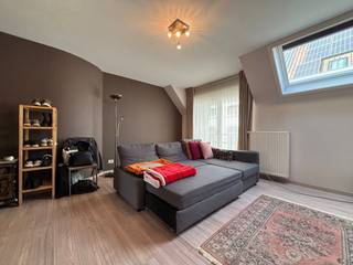 In de Trapstraat te Zottegem bevindt zich dit ruime appartement, ideaal gelegen in het centrum, met winkels, horeca en openbaar vervoer...