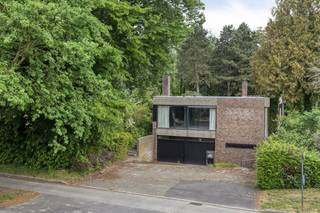 Langs de Maalse Steenweg bevindt zich dit verrassend ruim (378 m² bewoonbare oppervlakte), polyvalent huis (°1976 - EPC 249) op een perceel van...