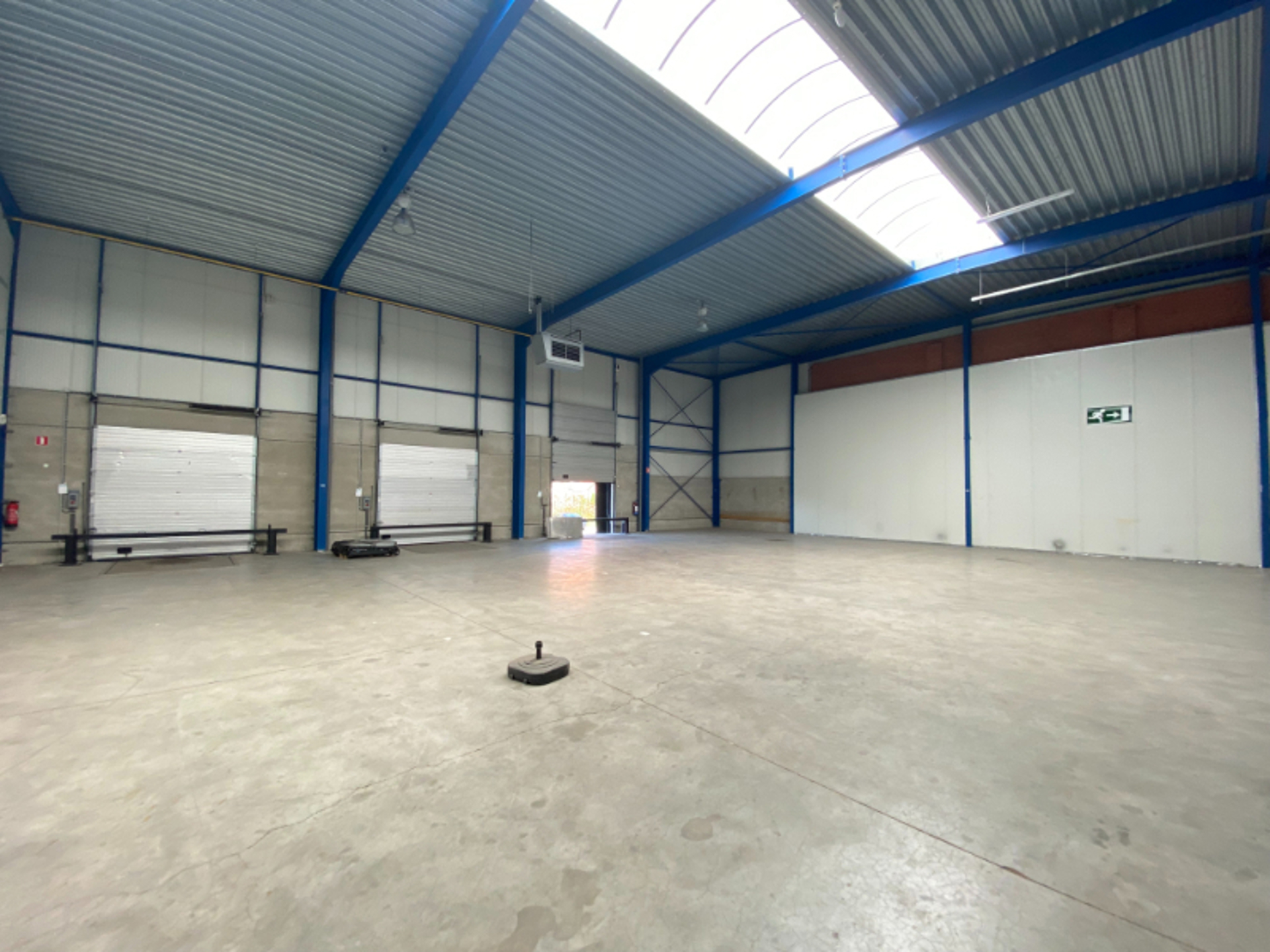 Magazijn met kantoor te huur in Sint-Niklaas - foto 4