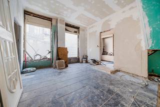 Situé à quelques mètres de la Grand Place de Mons, cet immeuble mixte (maison + rez-de-chaussée commercial) à rénover offre un intéressant...