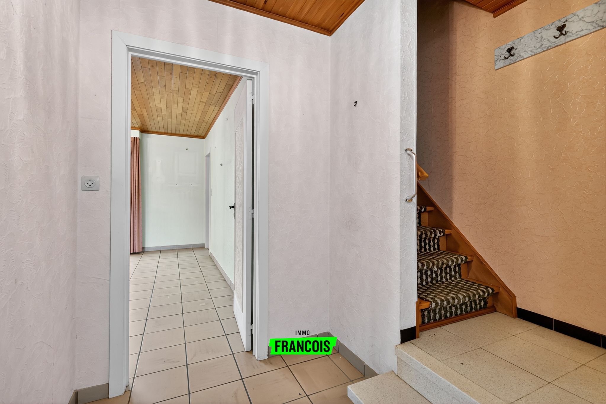 Ruime rijwoning met 4 slaapkamers te koop in centrum Poperinge! - foto 3