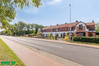 Te renoveren gezinswoning met 3 slaapkamers, garage en veel potentieel – gunstig gelegen in Mol-Gompel.Deze woonst biedt tal van mogelijkheden voor...