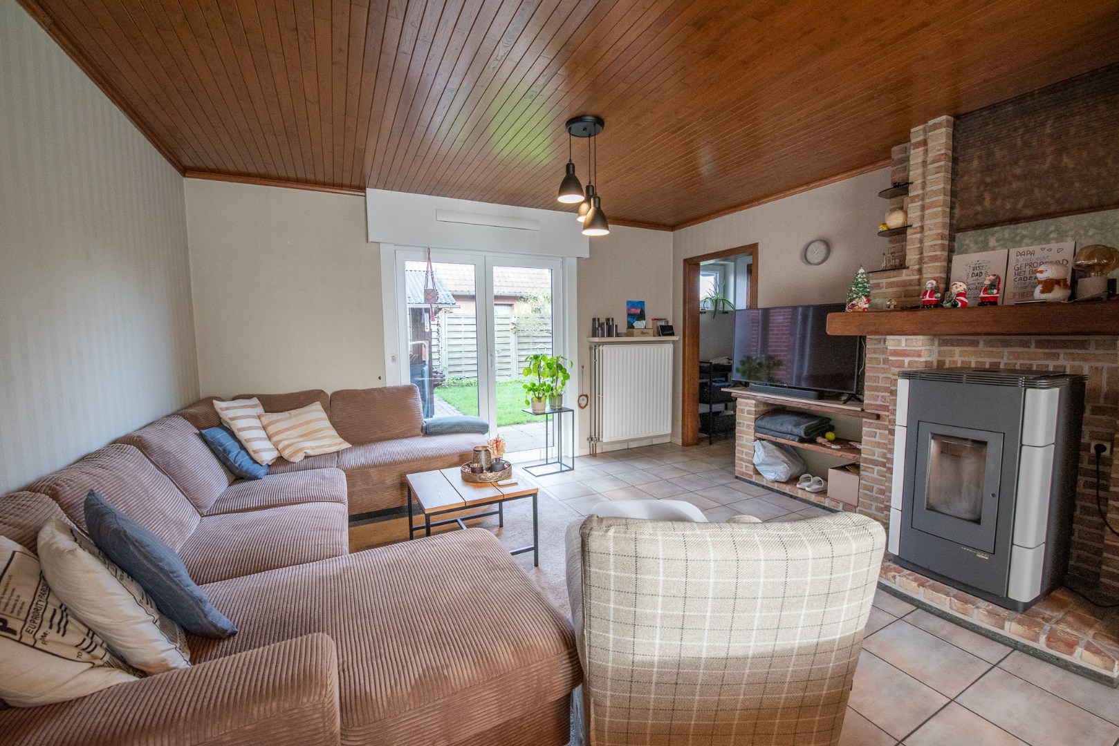 🏡 Charmante gezinswoning met 3 slaapkamers, inpandige garage en prachtige tuin in rustige woonwijk - Bezoek woensdag 10 december 15u30-17u30 (mits afspraak) - foto 4