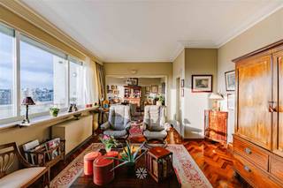 GENT - Ruim drie-slaapkamerappartement met groot terras te koop aan het Gentse Zuidpark Gelegen aan de Hubert Frère-Orbanlaan 391 vindt u op de...