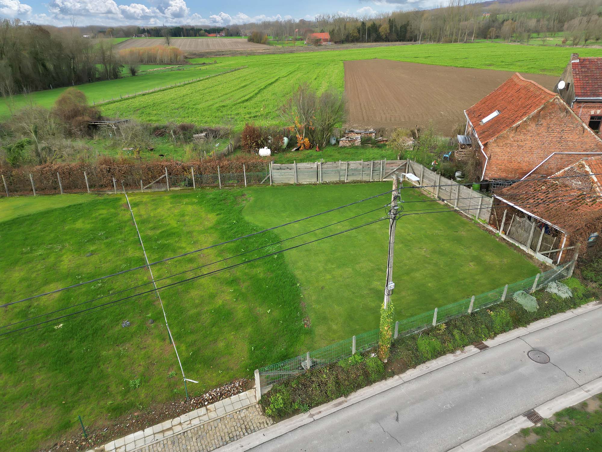 Perceel grond voor open bebouwing op 3a 67ca - foto 2