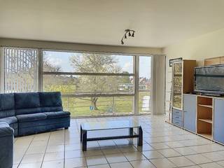 Ontdek dit verrassend groot en lichtrijk appartement in de rustige residentie "De Carnin", op wandelafstand van het centrum van Staden en met zicht...