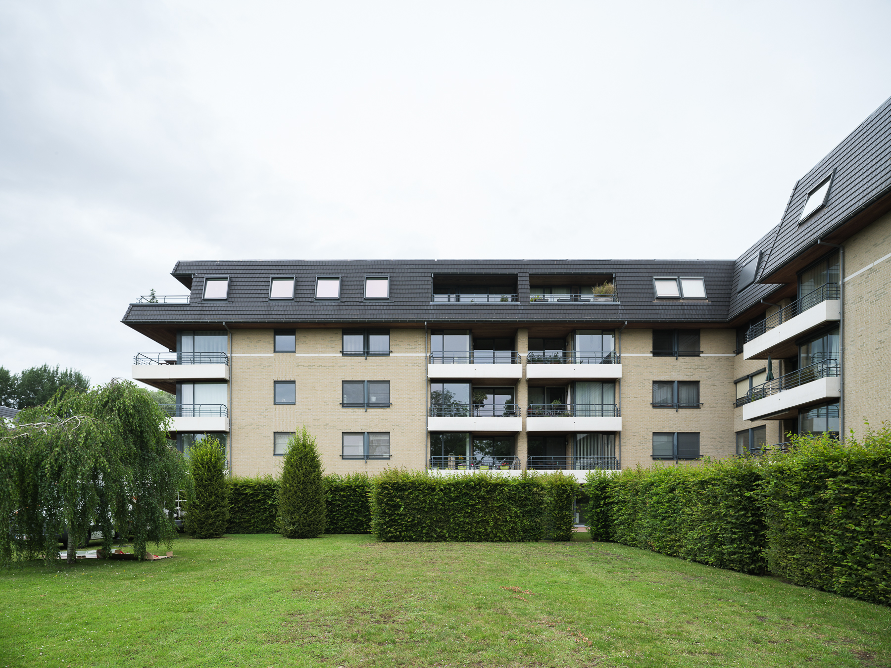 Lichtrijk appartement met privétuin - foto 1