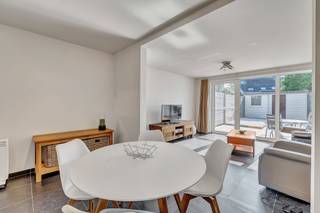 Voor meer info of een bezoek, bel 053 59 49 34 - In het hart van Puurs-Sint-Amands bevindt zich dit instapklare, gelijkvloerse appartement...