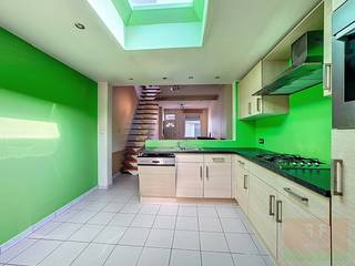 Welkom te Wetteren, waar we deze gezellige rijwoning terugvinden in een rustige doodlopende straat vlakbij de Scheldedijk, met vele fiets-...