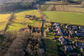 Renovation opportunity on a generous plot in one of the most sought-after residential areas of Sint-Andries.<br /><br />This renovation project is located on an exceptionally well-positioned plot of 1,008 m² in a residential zone, within the highly desirable Hermitage area of Sint-Andries. The existing house requires a full renovation and, thanks to its residential zoning, offers genuine potential for extension, subject to obtaining the necessary permits.<br /><br />The property is listed as established architectural heritage, allowing the exterior to be restored in line with its original character, while the interior can be completely redesigned and renovated to modern standards. This creates a rare opportunity to blend authenticity with contemporary living comfort.<br /><br />The location is undoubtedly a strong asset: quiet, green and residential, yet with excellent access to Bruges city centre, schools, shops and main roads. A pleasant renovation project in a prime location, ideal for buyers seeking character, space and future potential.