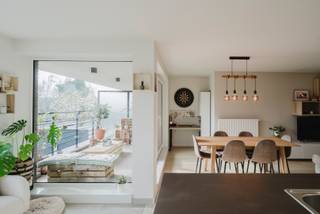 Instapklaar en stijlvol appartement op topligging in het centrum van Kuurne (Kerkstraat), gelegen op de eerste verdieping van een...