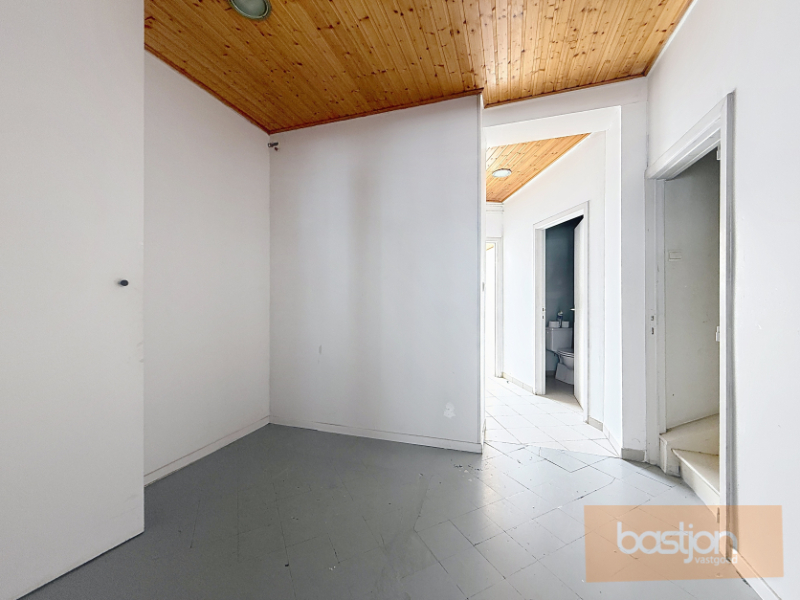 🏡 Te Koop in het Hart van Zwevegem – Handelspand met Woonst en Garage! - foto 5