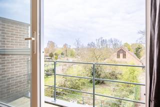 In een aangename en gegeerde buurt in Kessel-Lo bevindt zich dit duplex appartement met drie volwaardige slaapkamers. Het appartement vindt zijn...