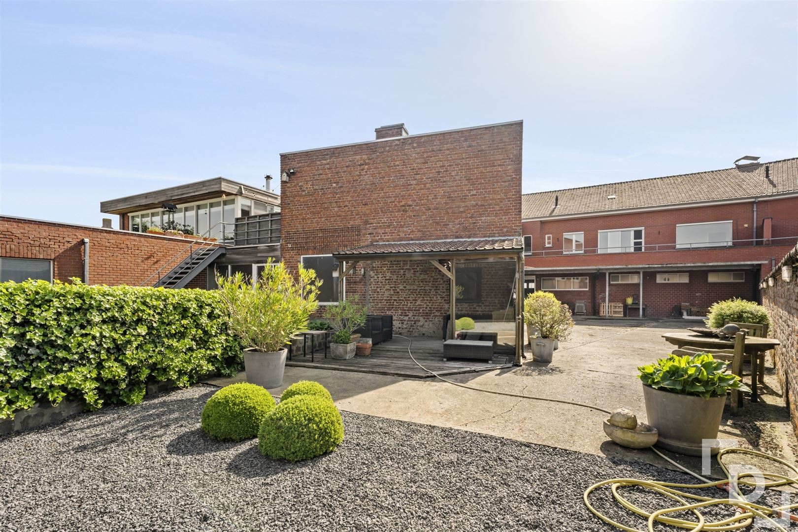 Ruime handelszaak met woonst &amp; verhuurd appartement te koop in Poelkapelle. - foto 3