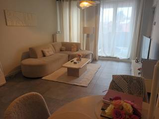 Rustig gelegen tof 1-slaapkamer appartement met terras en autostaanplaats.
Beschikbaar: 01/04/2026 - Maandelijkse kosten begrepen in huurprijs - Waarborg 2.370 EUR - Plaatsbeschrijving: 200 EUR