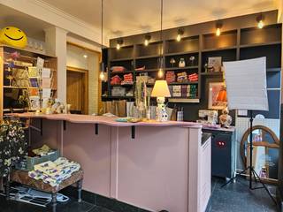 Dit gezellige triplex handelspand is gelegen in het centrum van Mol met de goede zichtbaarheid in het straatbeeld.Je komt binnen in de lichtrijke...