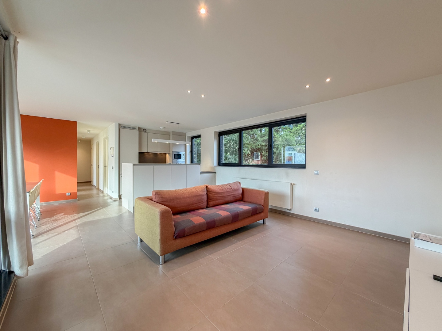 Te huur, lichtrijk, instapklaar appartement met garage gelegen in het centrum van Oudenaarde - photo 4