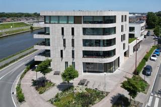 Dit appartement met een bewoonbare oppervlakte van 112 m² bevindt zich op de tweede verdieping van het nieuwbouwproject Villa Neerleie. De...
