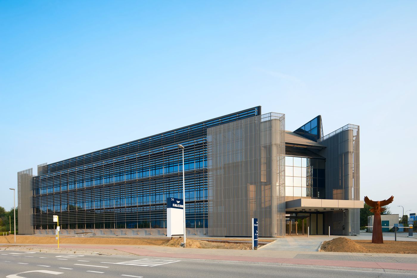 Gerenoveerde en instapklare kantoren van 4.000 m² nabij R0 - foto 4