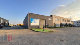 Unité PME de 250 m² avec un espace bureau aménagé de 60 m² dans un emplacement de premier choix !L’espace de stockage, avec une hauteur libre de 6 m,...