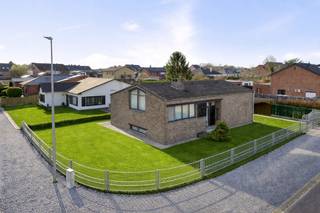 Deze karaktervolle hoekwoning met 4 slaapkamers in het rustige en gewilde Houthalen-Oost biedt talloze mogelijkheden voor wie op zoek is naar...