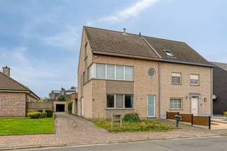 LICHTRIJK GELIJKVLOERS-APPARTEMENT MET 1 SLAAPKAMER, ZUID-GEORIËNTEERD TERRAS, TUIN EN GARAGEBOXGelegen op wandelafstand van het centrum van het...