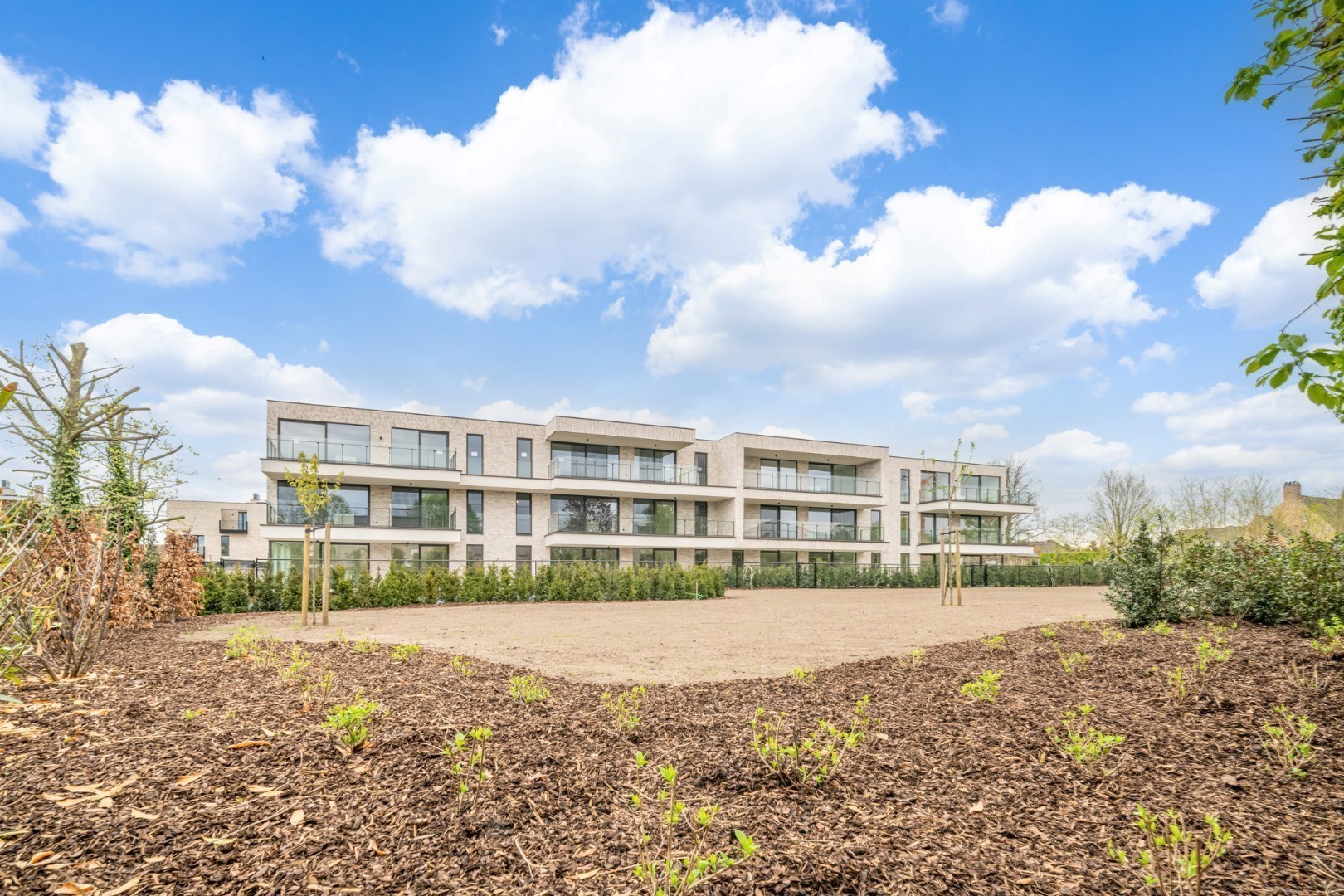 Mooi zeer recent appartement op de tweede verdieping met terras in Zonhoven-centrum - foto 4