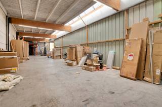Magazijn / opslagruimte van ca. 350 m² te huur in Roeselare – centraal gelegenBent u op zoek naar een magazijn te huur in Roeselare of een praktische...