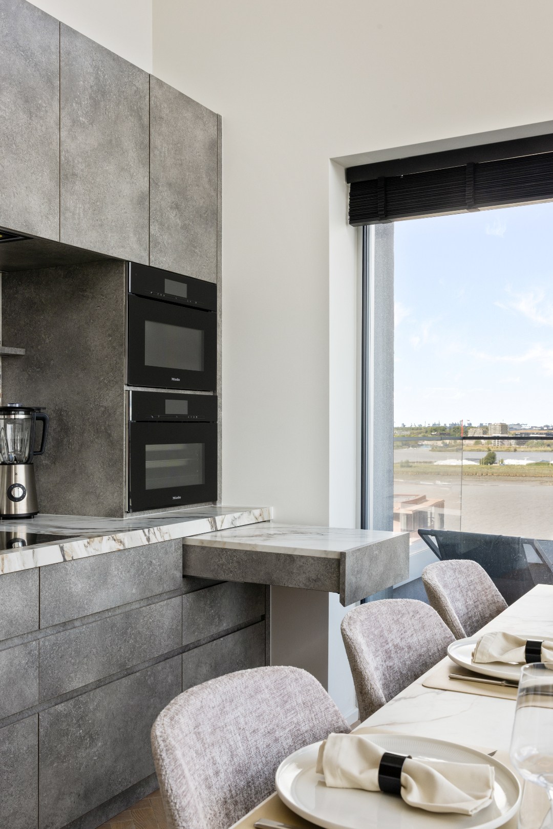 Exclusief lichtrijk Appartement met Panoramisch Zicht op Nieuw Zuid - foto 2