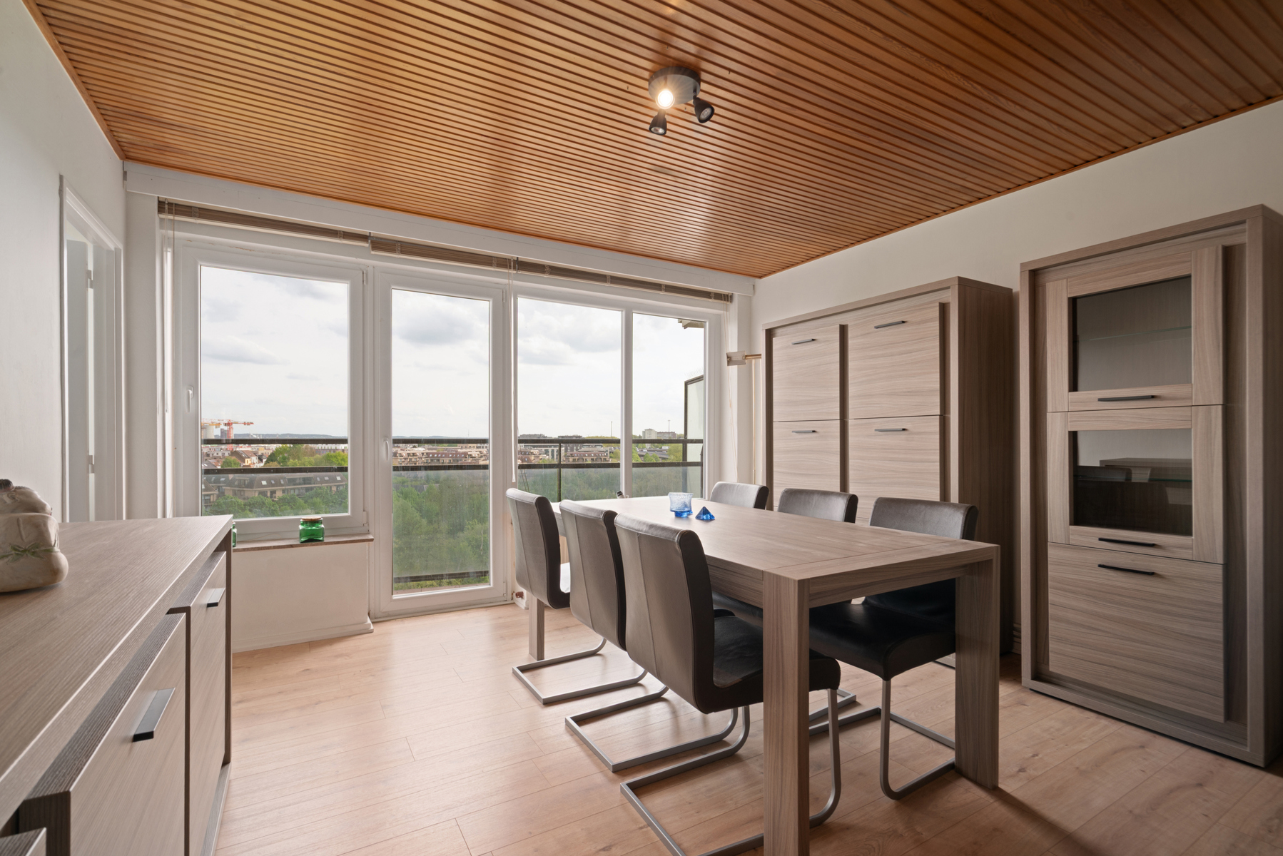 Lichtrijk appartement met twee slaapkamers te Anderlecht. - foto 5