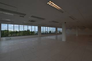 Prachtige, moderne kantoren te huur in Diegem. Ideale bereikbaarheid met de wagen en op 10 minuten wandelafstand van het station van Diegem. Op de site is een restaurant aanwezig en kunnen meeting rooms flexibel gehuurd worden.<br /><br />Parkeerratio bedraagt 1/31m²!<br />Parking IN: €1250/plaats/jaar