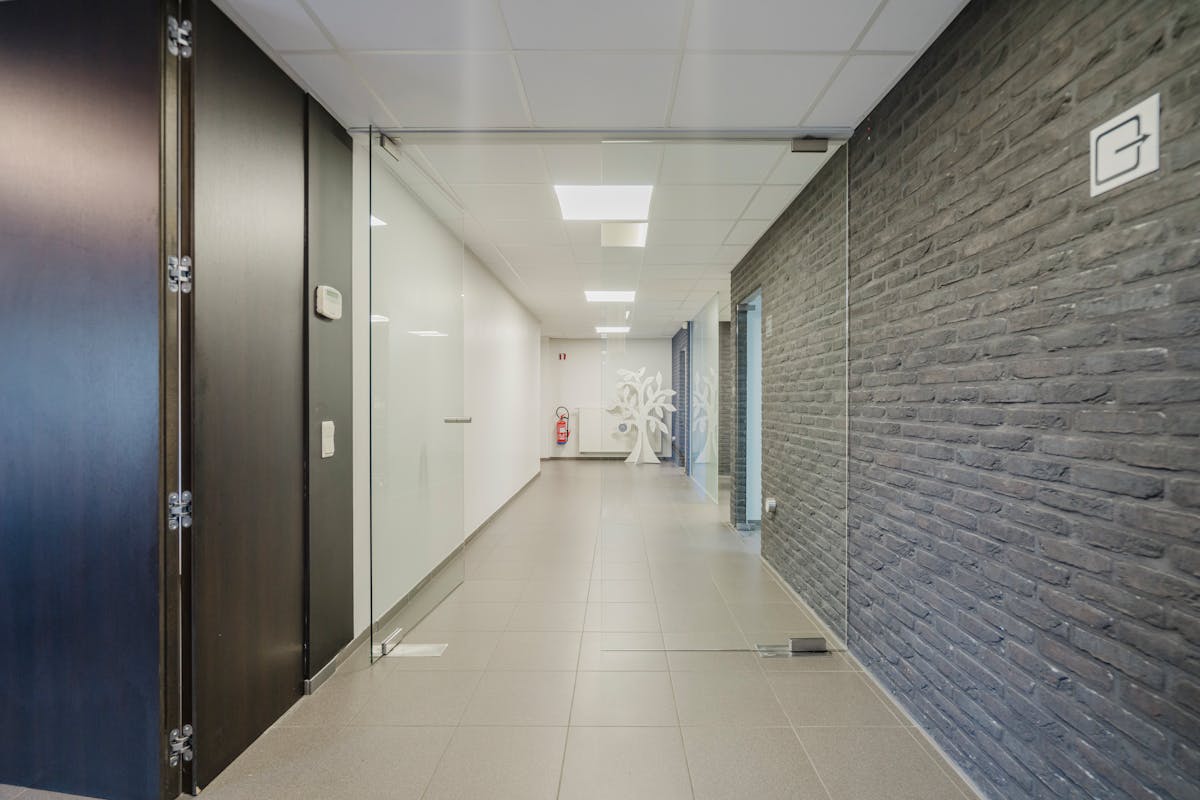 Immeuble commercial avec maison à vendre à Moen - photo 2