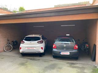 Instapklaar appartement gelegen dicht bij centrum Harelbeke met als indeling : inkomhal die tevens dient als nachthal, er is een aparte badkamer...