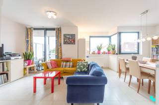 Verkocht op de Bordes-bezoekdag. Compromis in opmaak. Dit instapklaar appartement nabij de Brugse Poort heeft een bruikbare vloeroppervlakte...