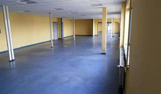 Kantoorruimte (837 m²) te huur in een logistiek gebouw gelegen langs Preenakker 20 te Merchtem. Het gebouw maakt deel uit van een KMO-zone...