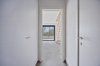 Energiezuinige nieuwbouwwoning met 3 slaapkamers in groene omgeving Welkom in deze moderne, energiezuinige nieuwbouwwoning, gelegen in de rustige...