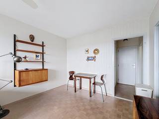 1 bedroom apartment for rent in Borgerhout located at Turnhoutsebaan 461 on the ninth floor. The apartment is located near raids and motorways, public transport, shops and more. Good location near the park.<br /><br />The apartment has the following layout: <br />9th floor with lift:<br /><br />- entrance hall with storage cabinet<br />- living room on parquet with access to the terrace<br />- kitchen with electric fire, single sink and refrigerator<br />- bathroom with washbasin and walk-in shower, connection for washing machine and dryer<br />- bedroom<br />- terrace with a green view<br /><br />Details: <br />- well-maintained and professionally managed building with underground waste park, 2 elevators<br />- spacious private basement storage provided <br />- monthly commission costs €110/month (including heating, water, lift, average costs and syndic).<br />- EPC B<br />- Possibility to rent a bicycle shed for 50 euro per year<br />- available from 01/09<br /><br />Please request your visit via the Dewaele website.