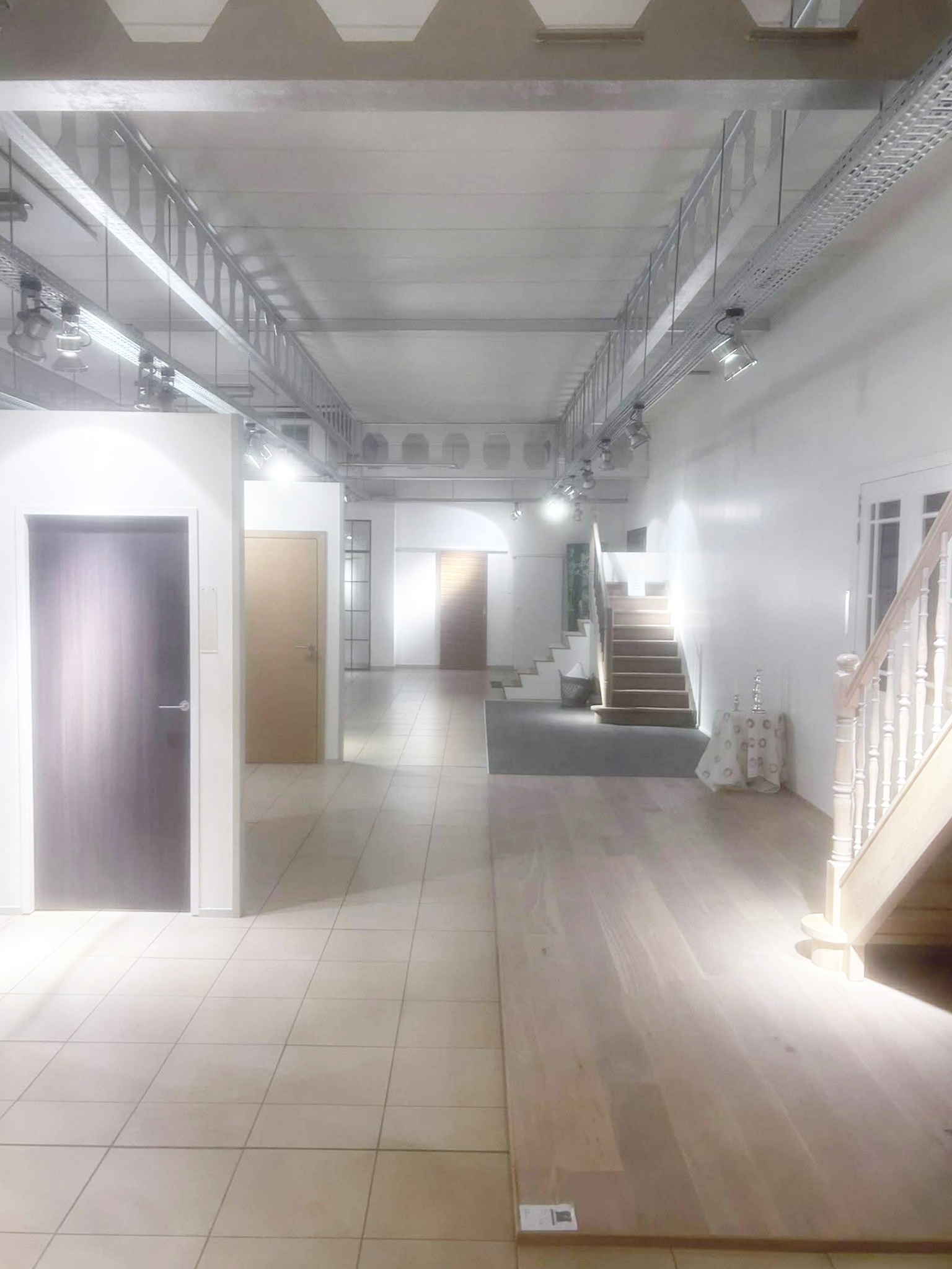 UNIEKE COMMERCIËLE LOCATIE 1.100 M2 MET PARKING - foto 5