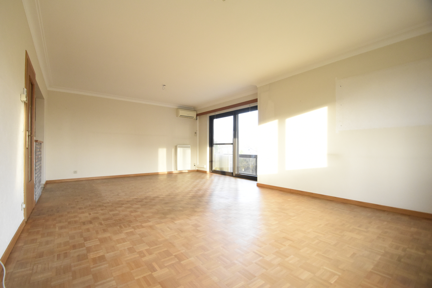 Ruim 3 slaapkamer appartement met garage - foto 1