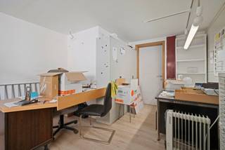 Deze loods met kantoorruimte in Halle biedt een uitstekende combinatie van functionaliteit, ruimte en strategische ligging. Met een totale...