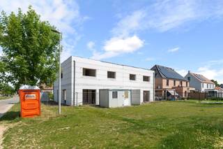 LiggingIn Alken vinden we langs de Koolmeeslaan deze ruwbouwwoning terug. Het centrum van Alken bevindt zich op slechts enkele minuten waardoor...