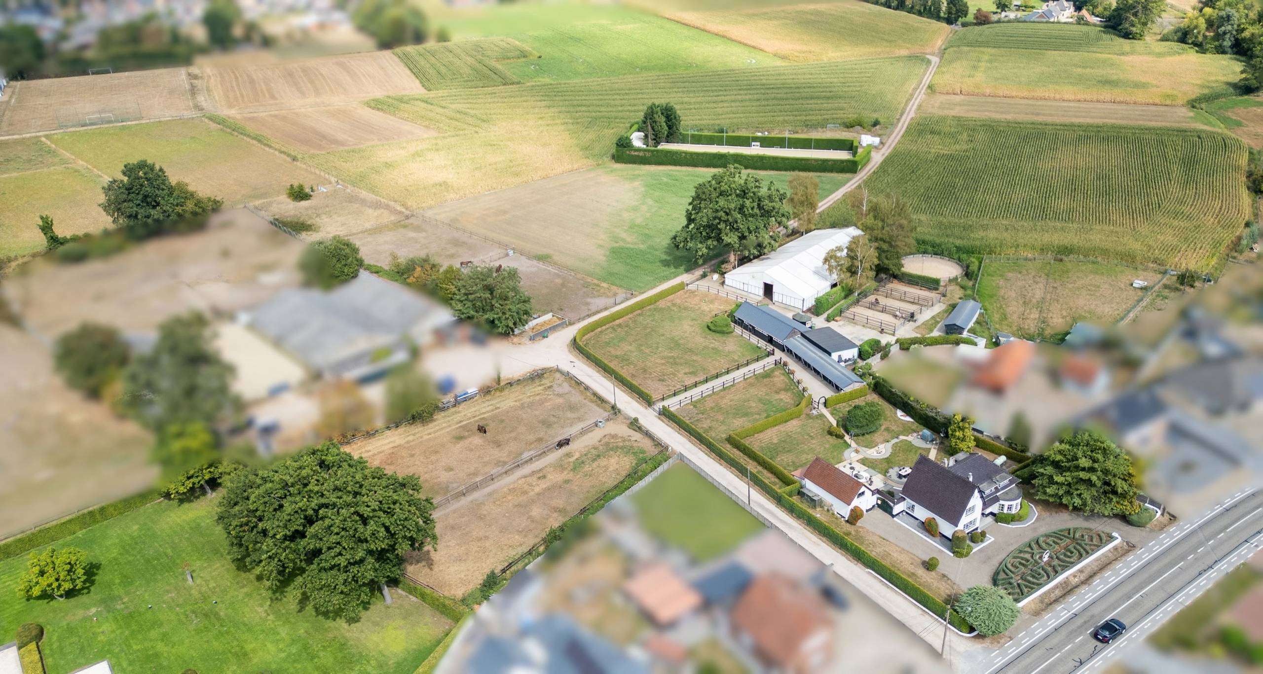 NEEROETEREN-Woning met accommodatie voor (semi)professioneel - foto 2