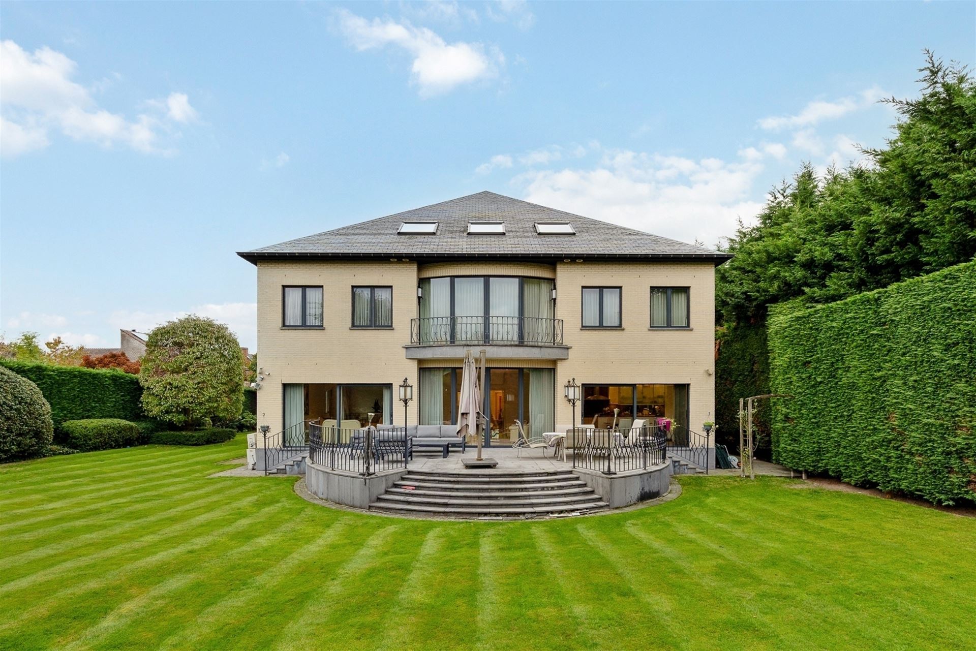 House for sale in Antwerp with 6 bedrooms - photo 2