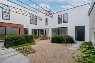 De site “Nieuwenhuyze” staat voor duurzaam en energiezuinig wonen in een bruisende stad, met tegelijk de rust en privacy van je eigen cocon.Deze...