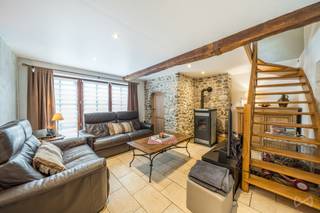 We Invest vous propose cette charmante villa idéalement située dans un quartier résidentiel de Braine-le-Comte, proche du bois de la Houssières et...
