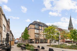 Welkom in dit prachtig appartement op de derde verdieping in Kuurne, perfect voor wie op zoek is naar comfort en zicht op de 'platse'...