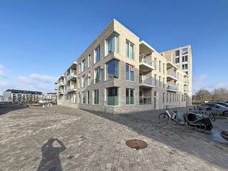 Instapklaar nieuwbouwappartement te huur met 3 slaapkamers en gelegen aan de Schelde te Oudenaarde. Dit nieuwbouw hoekappartement bevindt zich op...
